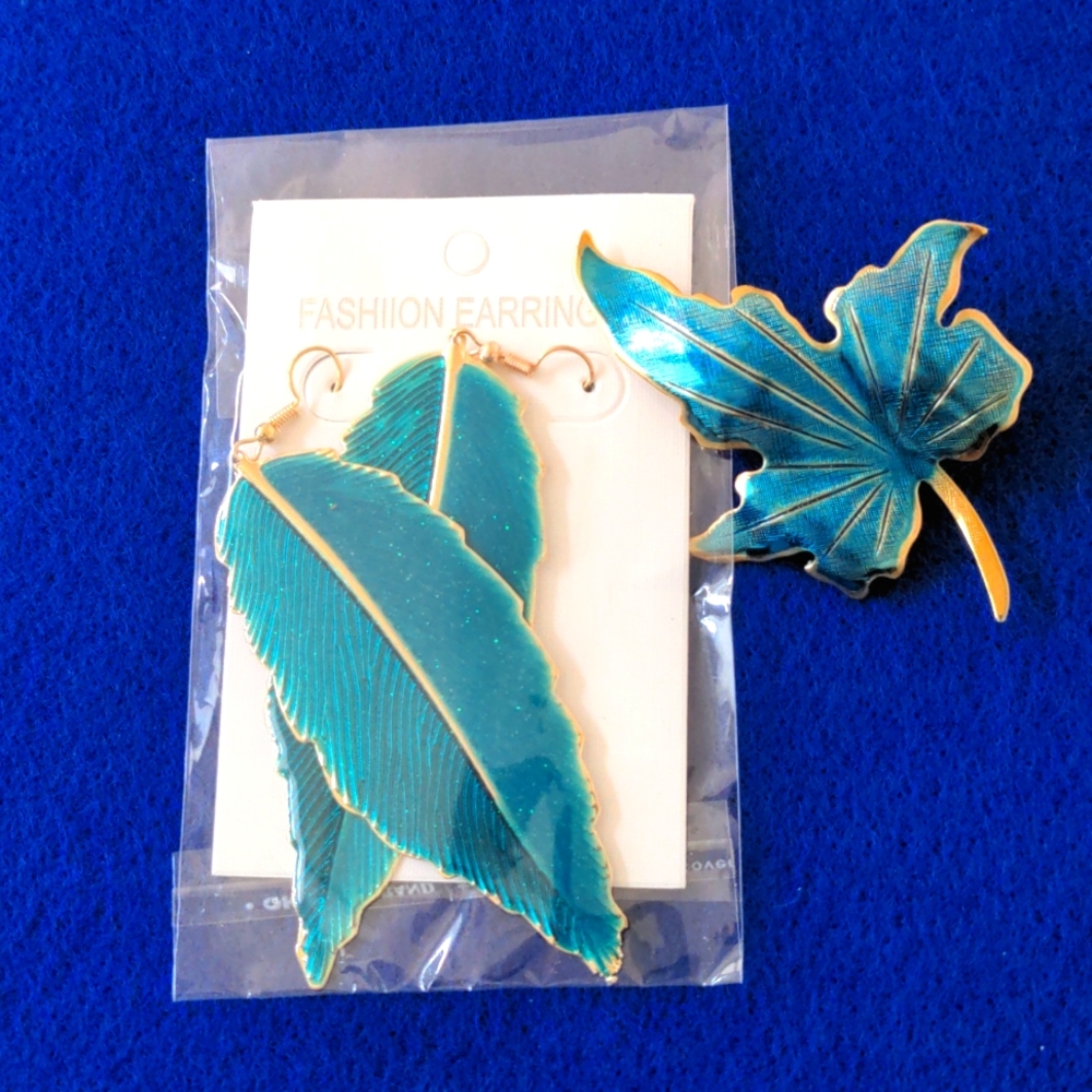 A274 🔥 5 For $35 🔥 Leaf Brooch & Coordinating Earrings